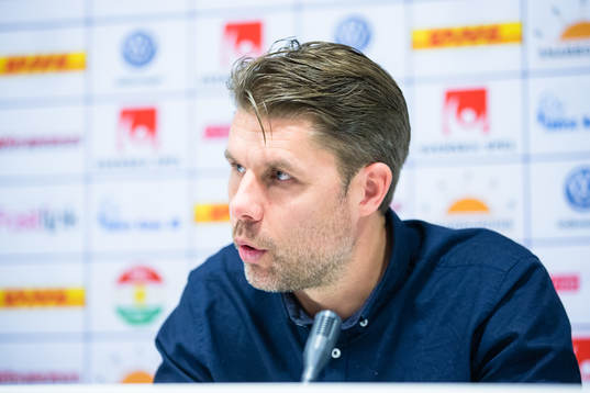 Dalkurds tränare Johan Sandahl på presskonferensen