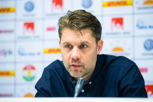 Dalkurds tränare Johan Sandahl på presskonferensen