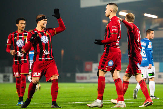 Östersunds Douglas Bergqvist och Dino Islamovic jublar efter 0-1