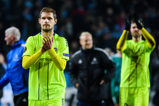 Joackim Jørgensen of Sarpsborg 08 thanks the supporters