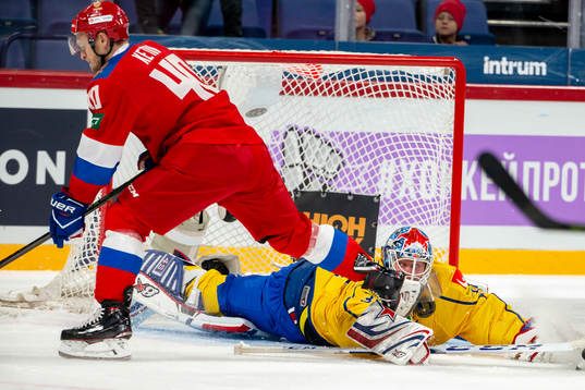 Evgeni Ketov #40, RUS score 0-2, Magnus Hellberg #35, SWE