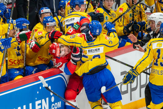 Anton Slepyshev #58, RUS and Linus Johansson #59, SWE fight