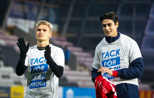 IFK Göteborgs Carl Starfelt tackar publiken