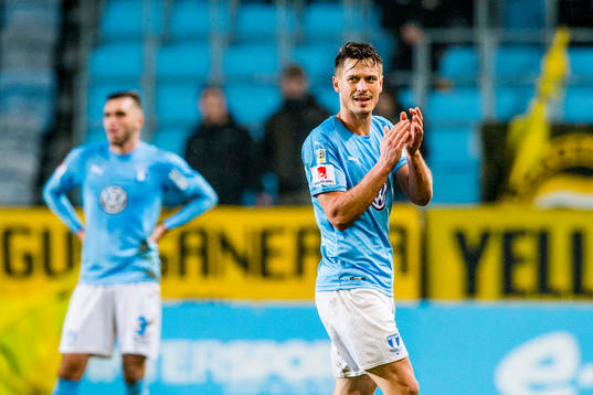 Malmö FFs Markus Rosenberg jublar när han lämnar planen