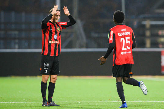 Brommapojkarnas Philip Hellqvist  och Jack Lahne jublar efter 1-0