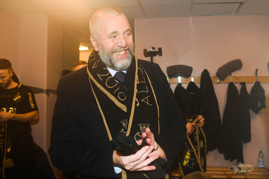 s sportchef Björn Wesström jublar efter fotbollsmatchen i Allsvenskan mellan Kalmar FF och AIK den 11 november 2018 i Kalmar.