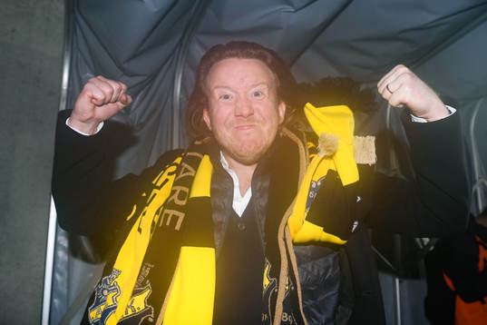 s ordförande Eric Ljunggren jublar efter fotbollsmatchen i Allsvenskan mellan Kalmar FF och AIK den 11 november 2018 i Kalmar.