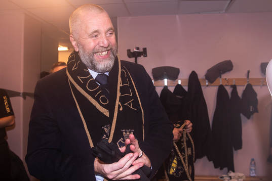 s sportchef Björn Wesström jublar efter fotbollsmatchen i Allsvenskan mellan Kalmar och AIK den 11 november 2018 i Kalmar.
