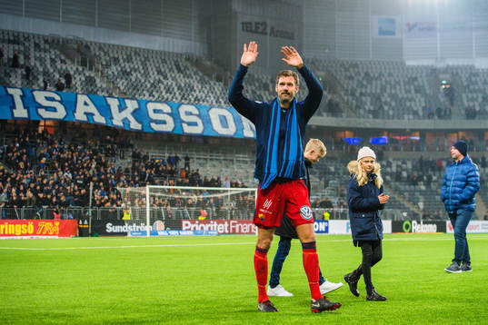 Djurgårdens målvakt Andreas Isaksson tackas