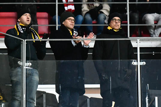 Prins Daniel jublar efter att AIK gjort 0-1