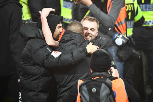 s Sebastian Larsson jublar efter fotbollsmatchen i Allsvenskan mellan Kalmar och AIK den 11 november 2018 i Kalmar.