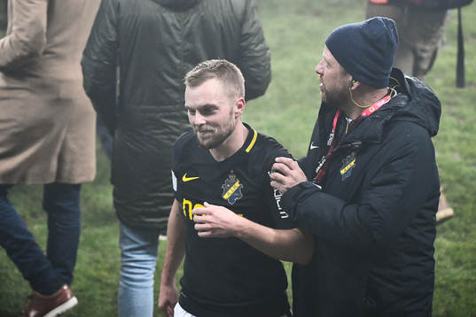 s Sebastian Larsson efter fotbollsmatchen i Allsvenskan mellan Kalmar och AIK den 11 november 2018 i Kalmar.