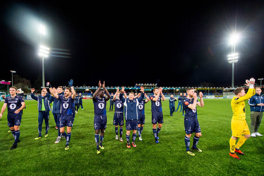 Christoffer Aasbak, Aliou Coly, Torgil Øwre Gjertsen and the players of Kristiansund celebrate