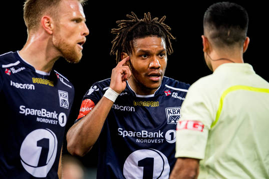 Dan Peter Ulvestad and Christophe Psyché of Kristiansund argue with Rohit Saggi, referee,