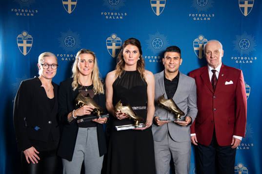 Victoria Sandell, Årets Skyttekung Damallsvenskan, Anja Mittag, Årets Skyttedrottning Allsvenskan, Paulinho, Årets Skyttedrottning Elitettan, Sandra Lagerbratt, och Owe Ohlsson poserar för en gruppbild