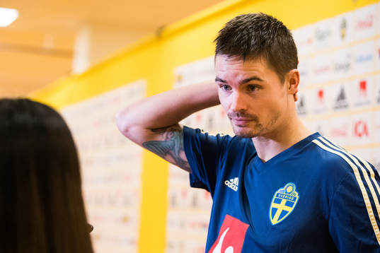 Sveriges Mikael Lustig i den mixade zonen
