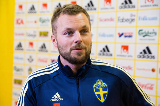 Sveriges Sebastian Larsson i den mixade zonen