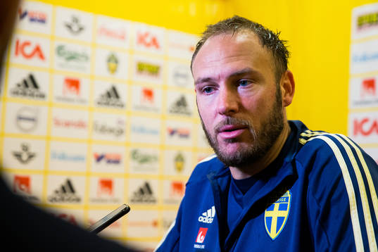 Sveriges Andreas Granqvist i den mixade zonen