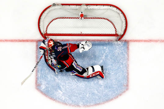 Linköpings målvakt Jonas Gustavsson släpper in mål 1-3