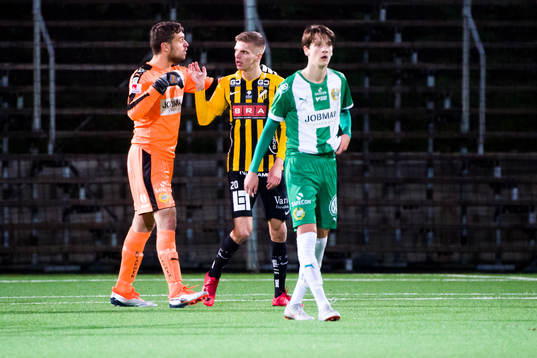Hammarbys målvakt Davor Blažević Häckens Lucas Hedlund