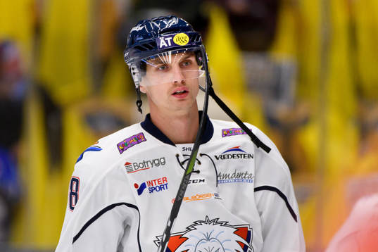 Linköpings Viktor Svedberg värmer upp innan