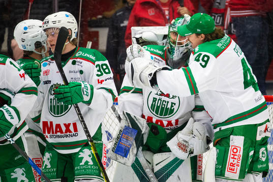 Rögles målvakt Ville Kolppanen och målvakt Justin Pogge