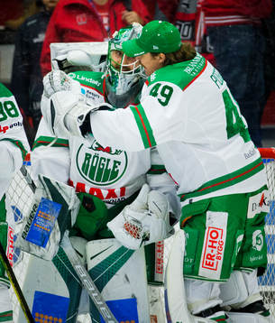 Rögles målvakt Ville Kolppanen och målvakt Justin Pogge