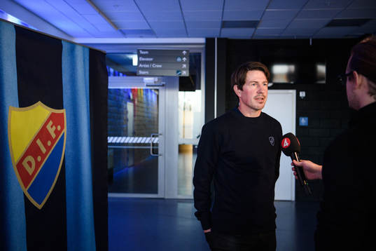 Djurgården nya tränare Thomas Lagerlöf intervjuas