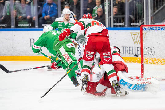 Rögles Taylor Matson (ej på bild) gör mål på Moras