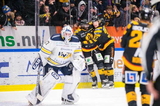 Skellefteås Edwin Hedberg och Albin Eriksson jublar