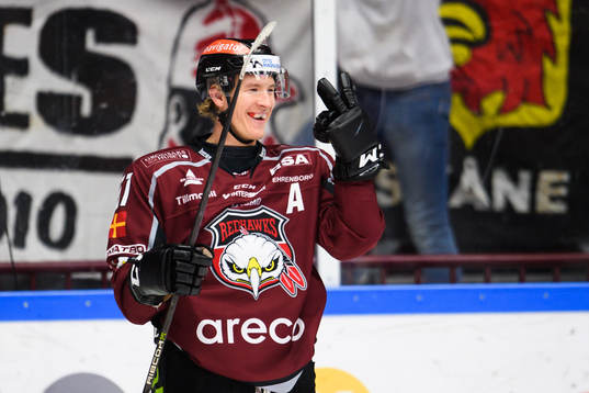 Malmö Redhawks Emil Sylvegård jublar