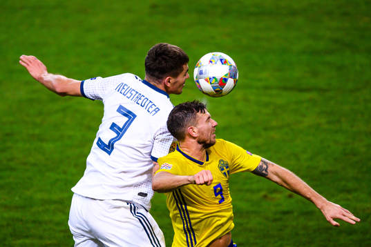 Roman Neustädter of Russia and Marcus Berg of Sweden