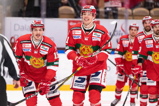 Moras John Persson jublar