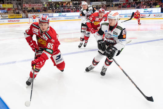 Moras Michael Haga och Malmö Redhawks Emil Sylvegård