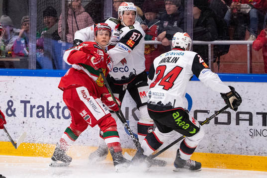 Moras Emil Bejmo och Malmö Redhawks Emil Sylvegård  och