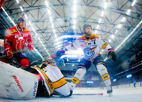 Örebros Tylor Spink och Luleås Johan Harju