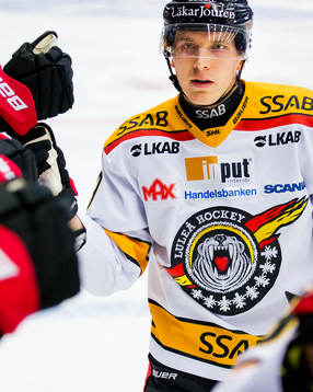 Luleås Joonas Jalvanti jublar vid 0-1 målet