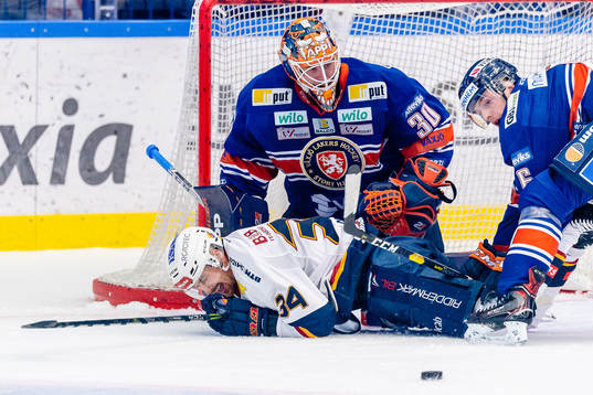 Djurgårdens Daniel Brodin faller