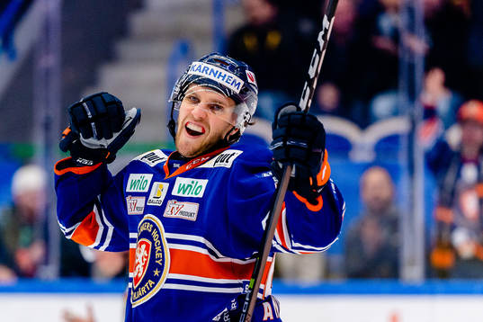 Växjös Peter Andersson jublar