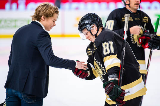 Frölundas Filip Westerlund och Ryan Lasch jublar