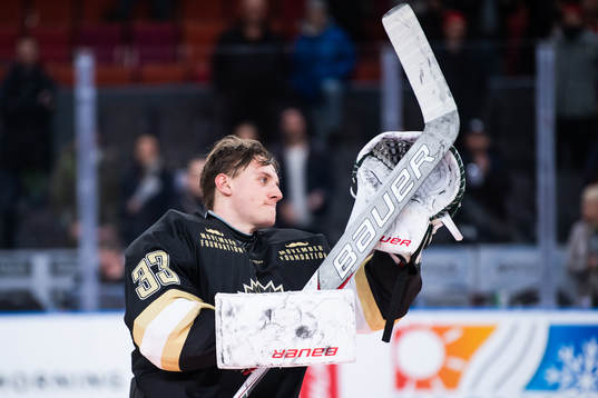 Frölundas målvakt Johan Mattsson jublar