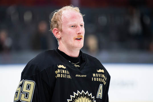 Frölundas Simon Hjalmarsson utan hjälm