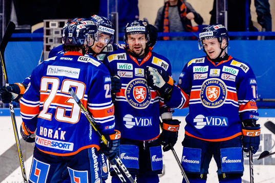 Växjös Janne Pesonen och Julius Junttila jublar