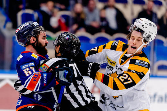 Gruff mellan Växjös Linus Fröberg och Skellefteås Robin