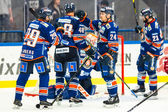 Växjös spelare jublar