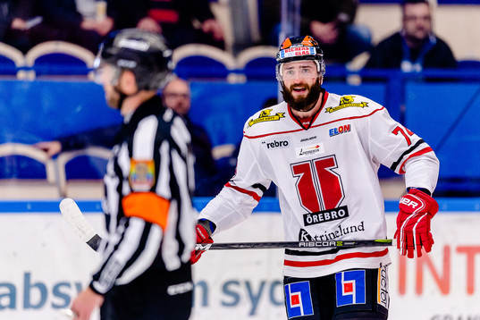 Örebros Nick Ebert visar känslor