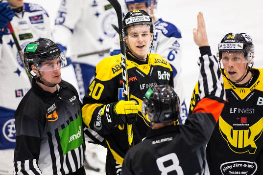 Västerås Isac Skedung utvisas