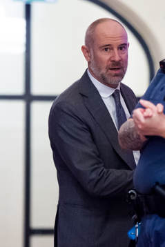 Advokat Johan Åkermark som företräder mutbrottsåtalade