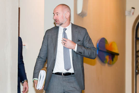 Advokat Johan Åkermark som företräder mutbrottsåtalade