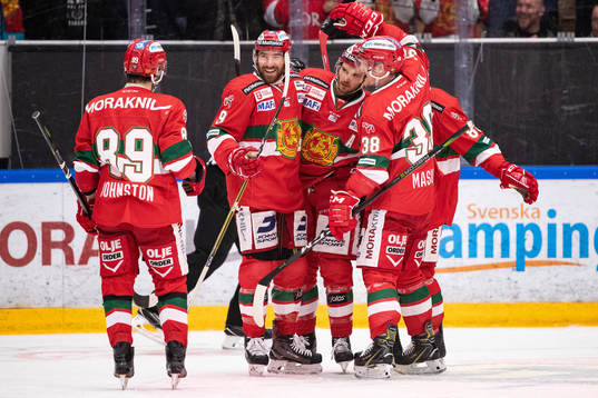 Moras Matt Bailey jublar